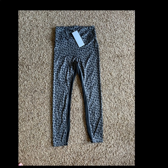 NWT AllFenix Charcoal Cheetah Print Jagger 7/8 Leggings size small - Picture 1 of 6